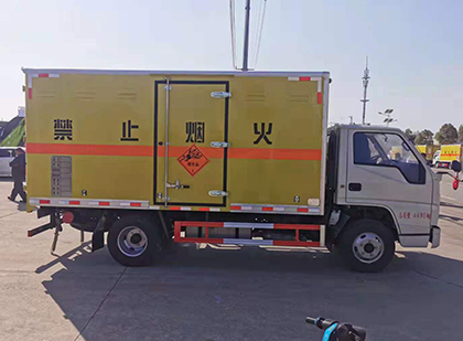 左贡爆破器材运输车技术升级与安全合规新趋势